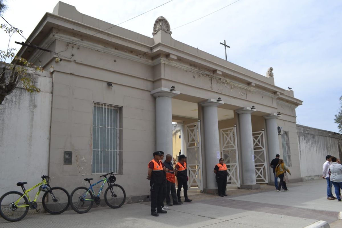 Galer A De Im Genes Cientos De Santiague Os Visitaron Los Cementerios