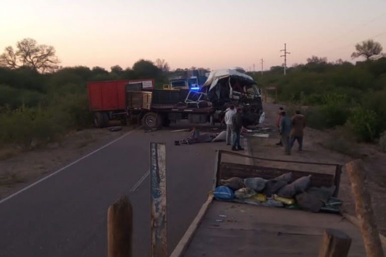 Violento choque de dos camiones en la Ruta 92 dejó el saldo de cuatro