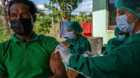 COVID-19: Con dosis de refuerzo, pruebas y preparación, podemos poner fin a la pandemia este año