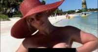 Britney Spears posó totalmente desnuda en Playa del Carmen y las redes explotaron