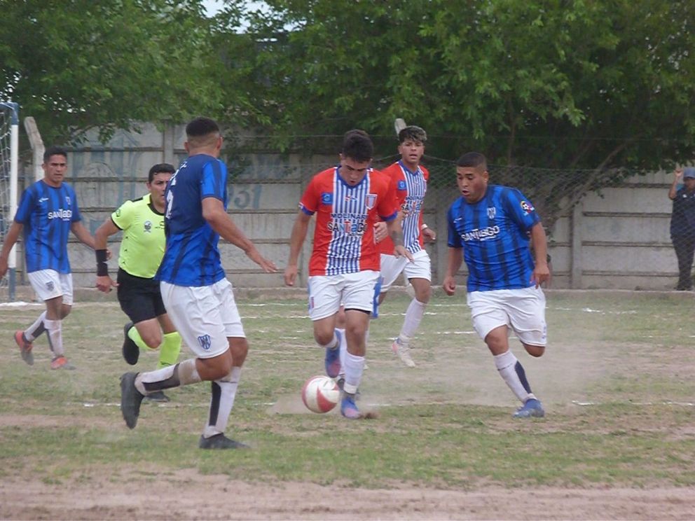 Unión Santiago ganó sobre el final y se subió a la cima