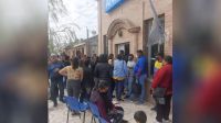Por segundo día, una multitud se agolpa en la UDAI Añatuya de Anses por el bono alimentario