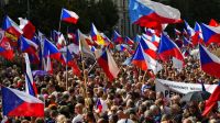 Multitudinarias manifestaciones en Praga: piden elecciones y renegociar gas con Rusia