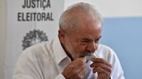 Lula votó en San Pablo y dijo que la elección define un "modelo de país y de vida"