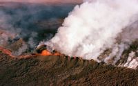 El volcán activo más grande del mundo entró en erupción después de 40 años