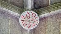 "Qué mirás bobo": encontraron la frase en una piedra de 400 años en un monasterio español y explotaron las redes