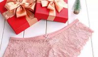 Por qué en Navidad se regalan bombachas rosas