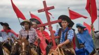 Fiesta del Gauchito Gil: miles de personas se acercan al santuario correntino a rendirle culto