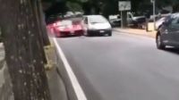 Un Twingo, un Ferrari y el choque que se hizo viral por Shakira [VIDEO]