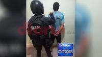 Le robó el celular a su hermana en La Banda y personal policial logró detenerlo en la vía pública