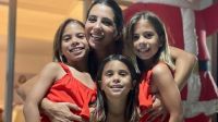 Cinthia Fernández sorprendió con el pedido que hizo junto a sus hijas: "Necesitamos platita"
