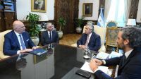 Alberto Fernández recibió al canciller de Grecia y repasaron la agenda conjunta