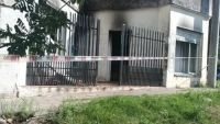 Voraz incendio en una vivienda se cobró la vida de un nene de 2 años: su hermano está grave