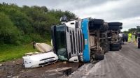 Un camión con carne volcó en Ruta 34 y la gente se llevó 11.000 kilos