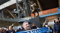 Por "problemas burocráticos" removieron la estatua de Diego Maradona en Napoli