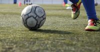Conmoción en El Zanjón: jugaba un partido de fútbol, se desvaneció y murió