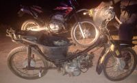 Tres sujetos huyeron de la Policía y abandonaron una moto que tenía orden de secuestro