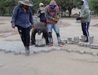 En Tacañitas avanza la construcción de pavimento articulado