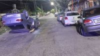 Mujer protagonizó impresionate choque y vuelco de un auto