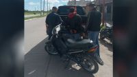 Sustrajo una moto en Alsina e Independencia, y en minutos lo atraparon en La Banda