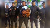 Héroes: policías santiagueños salvaron la vida de niña de 2 años que se ahogaba