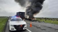 Al menos 26 muertos por el choque entre un camión y un minibus en México