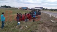 Ruta 98: dos personas se salvaron de milagro en un violento vuelco