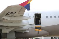 “Quería salir rápido”: el hombre que abrió la puerta del avión en pleno vuelo dijo que se sintió asfixiado