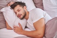 Dormir la siesta no es tan bueno, al parecer: esto dicen los especialistas