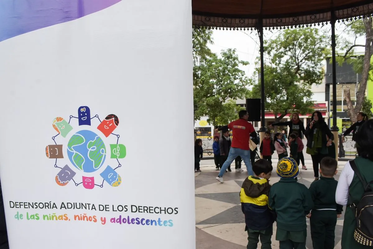 Niños de jardines de infantes celebraron el Día del Juego en la plaza ...
