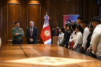 Jefe de Gabinete de Ministros recibe a delegación de estudiantes en Casa de Gobierno
